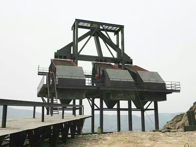 平頂山舞鋼重錘破時(shí)產(chǎn)700噸石料生產(chǎn)線