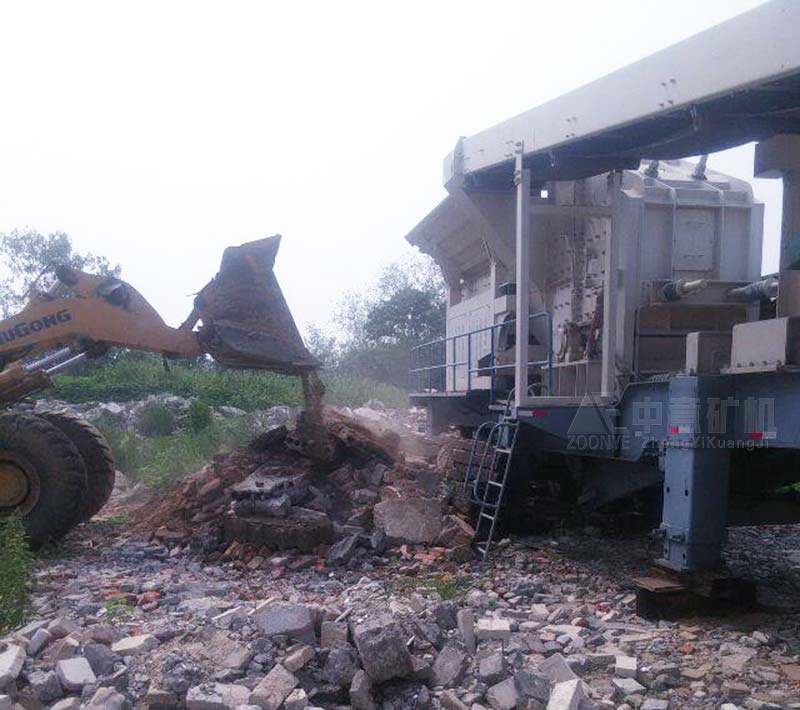 建筑垃圾專用移動(dòng)破碎站亮相河南南陽(yáng)