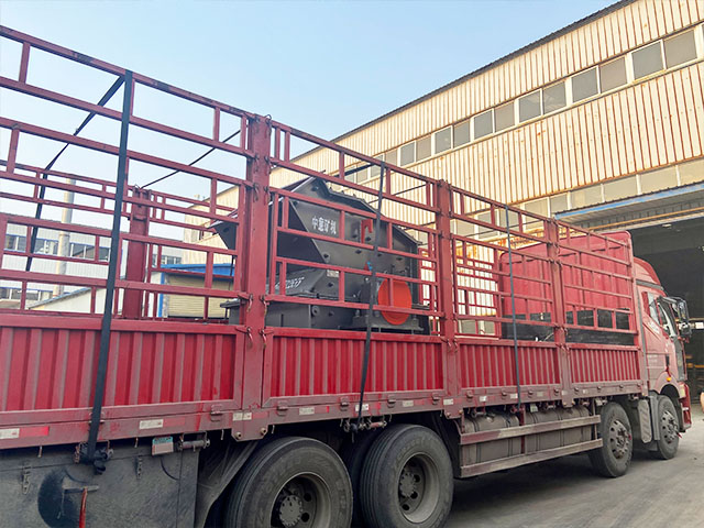 發(fā)貨現(xiàn)場：中意細(xì)碎機發(fā)往陜西寶雞